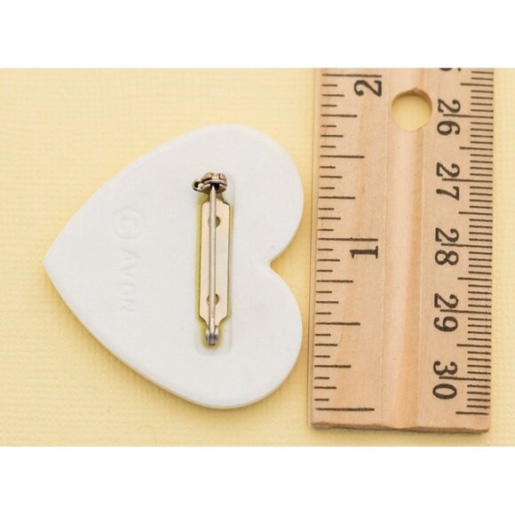 Vintage Victorian Heart Floral Porcelain Brooch by Avon i16 - Picture 2 of 2